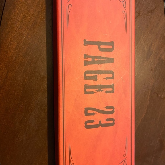 Néw Gold Tone 6.5” Scissors from Once Upon A Book Club With Box - Picture 4 of 4